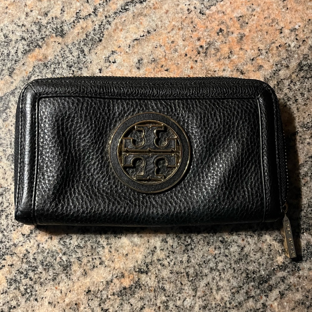 Tory Burch Wallet!!